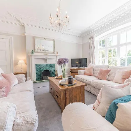 Pass The Keys Spacious Period Five Bed, Four Bath With Parking Дом отдыха Кендал