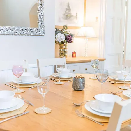Pass The Keys Spacious Period Five Bed, Four Bath With Parking Dom wakacyjny Kendal