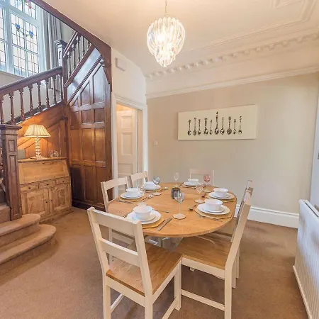 Pass The Keys Spacious Period Five Bed, Four Bath With Parking Dom wakacyjny