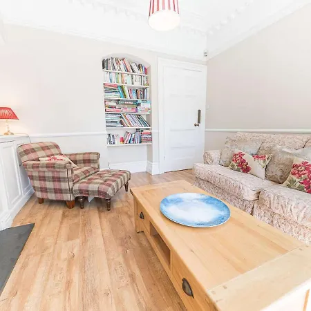 Pass The Keys Spacious Period Five Bed, Four Bath With Parking Дом отдыха