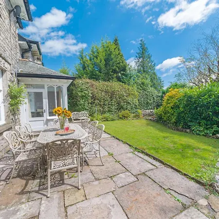 Dom wakacyjny Pass The Keys Spacious Period Five Bed, Four Bath With Parking