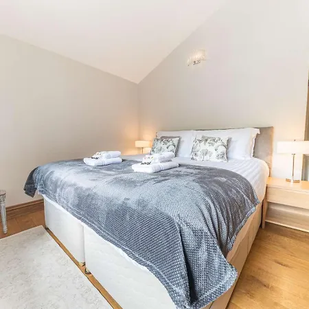 Дом отдыха Pass The Keys Spacious Period Five Bed, Four Bath With Parking *