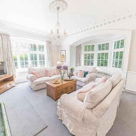 Pass The Keys Spacious Period Five Bed, Four Bath With Parking