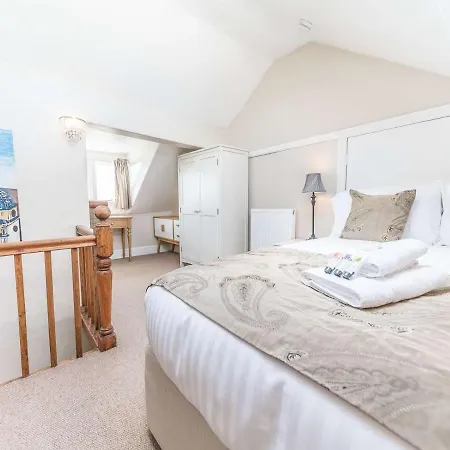 Pass The Keys Spacious Period Five Bed, Four Bath With Parking Prázdninový dům Kendal