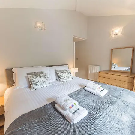 Pass The Keys Spacious Period Five Bed, Four Bath With Parking Prázdninový dům Kendal